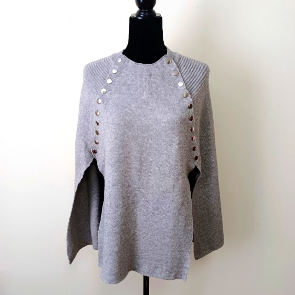 Mainstrip Heather Grey Poncho with Buttons Sz M NWT